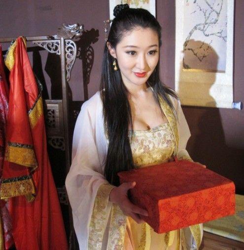 活尸李依馨在线观看,惊悚校园求生记  第2张